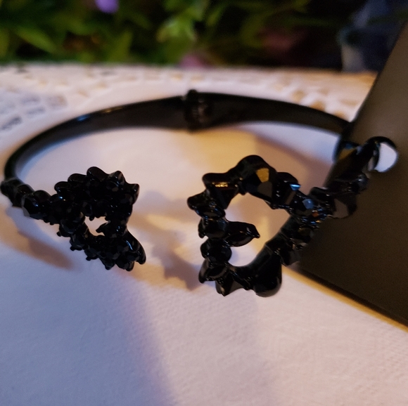 Heart Jet Tone Bracelet and Earrings Set - Picture 4 of 5
